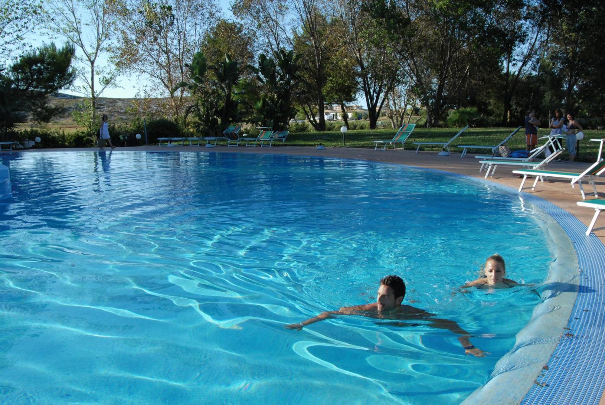 Valtur Baia Del Gusmay Beach Resort Peschici Bagian luar foto