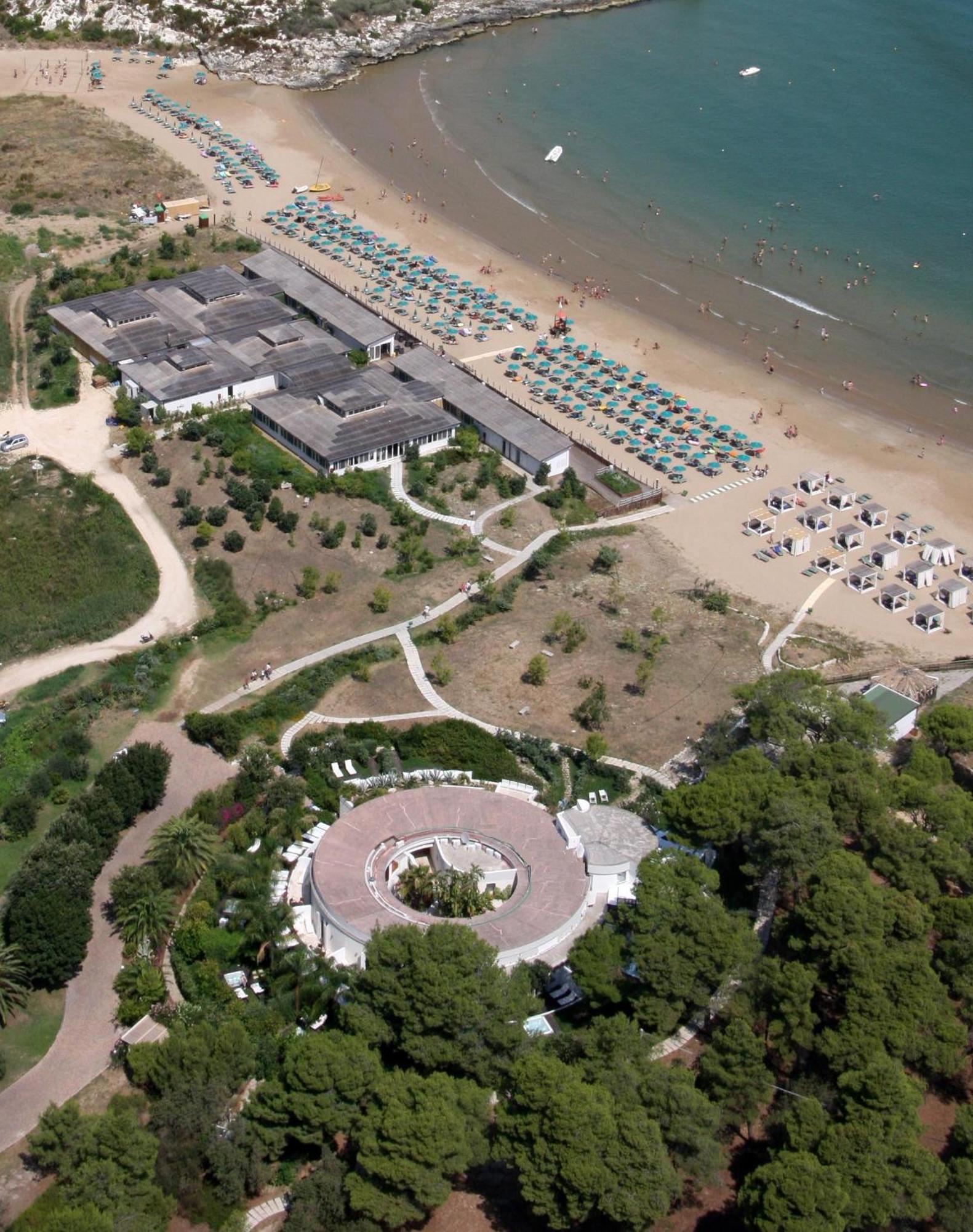 Valtur Baia Del Gusmay Beach Resort Peschici Bagian luar foto