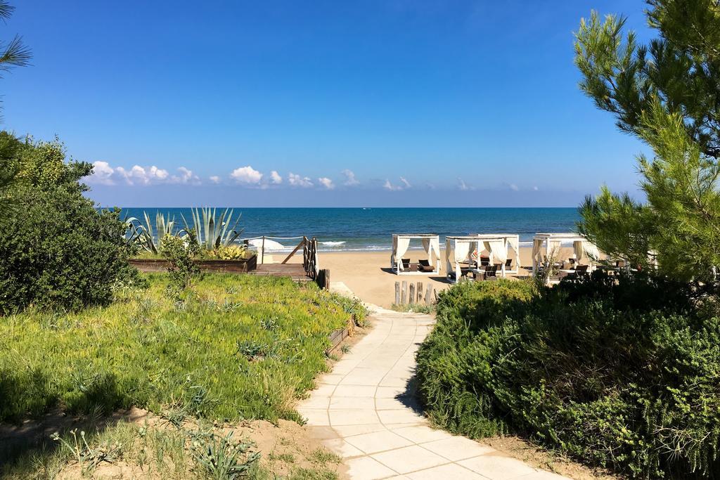 Valtur Baia Del Gusmay Beach Resort Peschici Bagian luar foto